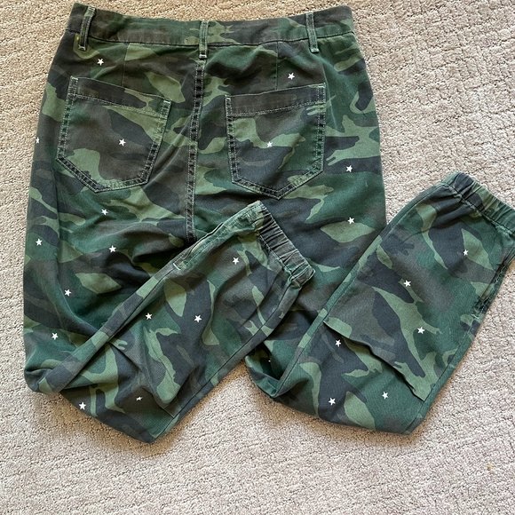 Sundry Camo Star Print Camo Joggers, 25 - Picture 12 of 12